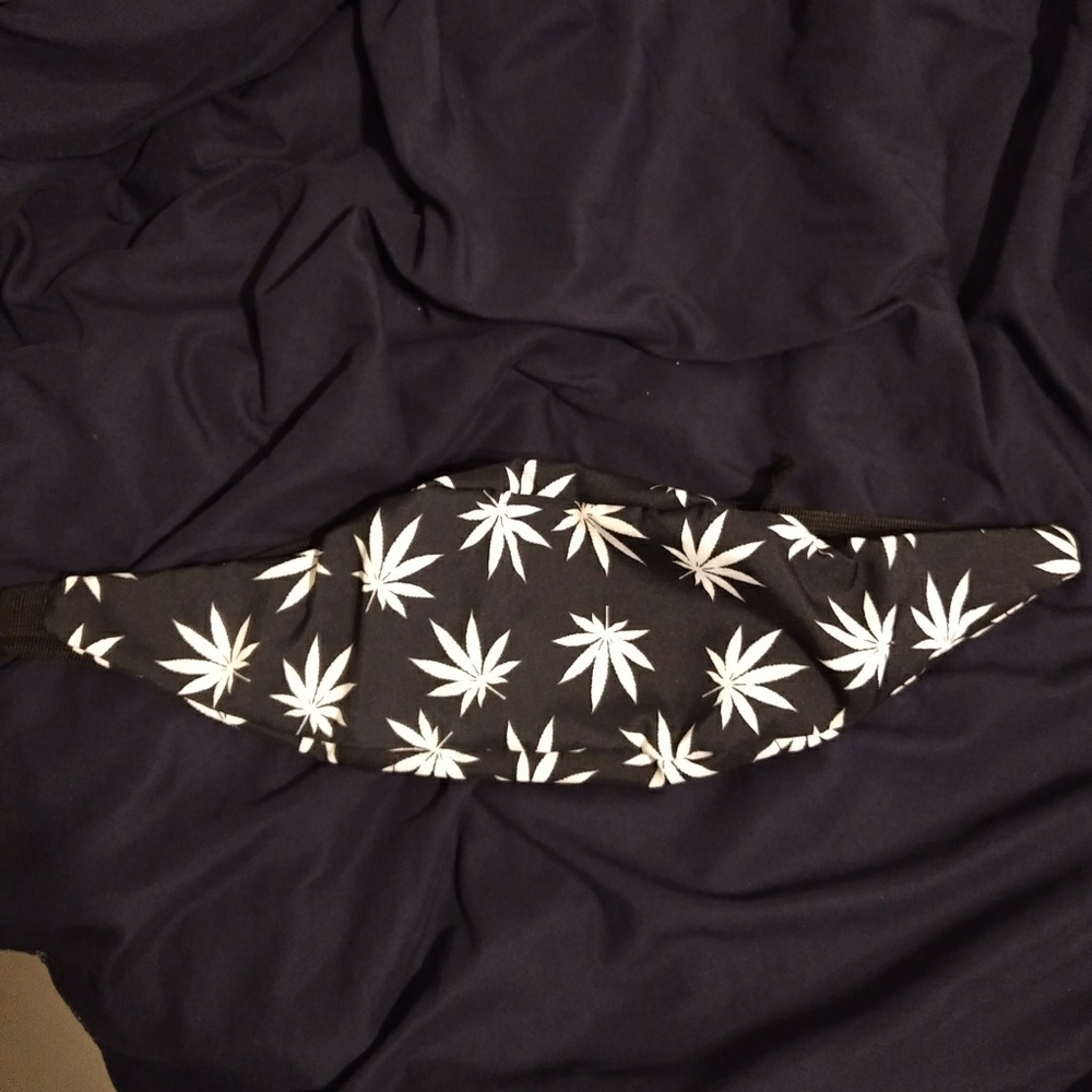 Leaves Fanny Pack - Picture 2 of 2